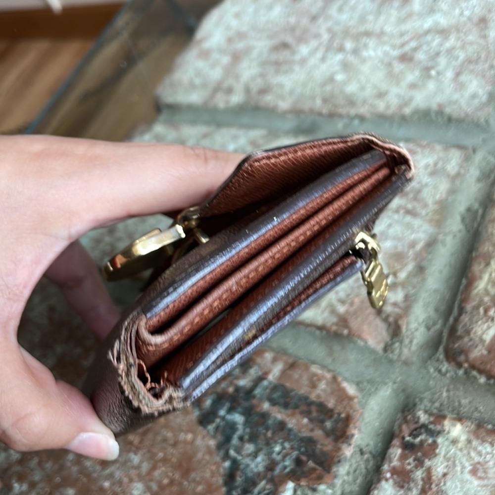 Louis Vuitton Clasp Wallet - Picture 6 of 14